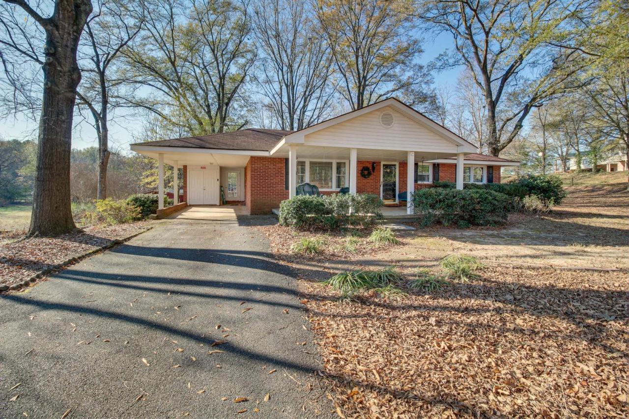 Bright Cartersville Home With Fire Pit And Sunroom! Exterior photo