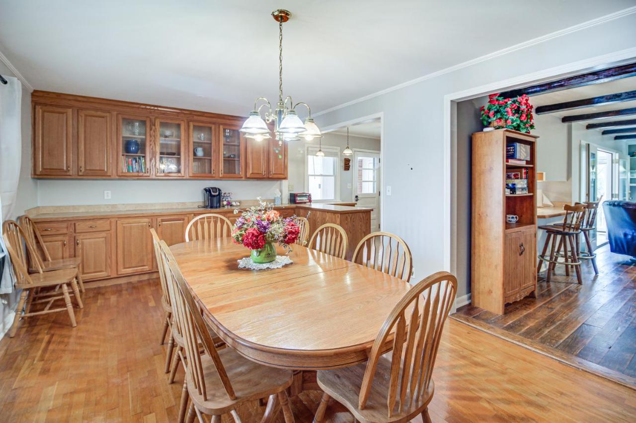 Bright Cartersville Home With Fire Pit And Sunroom! Exterior photo