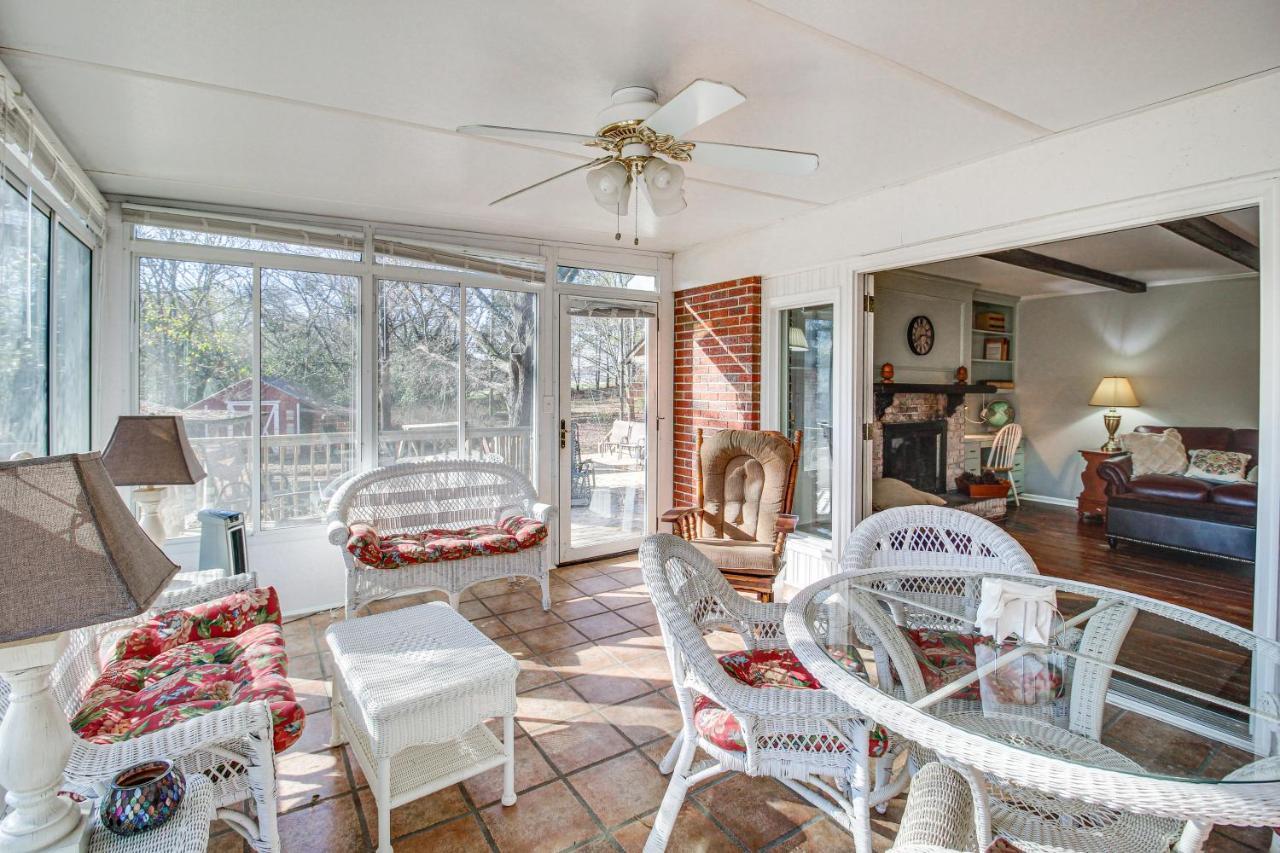 Bright Cartersville Home With Fire Pit And Sunroom! Exterior photo